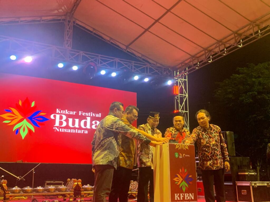 Ketua DPRD Kukar ikut pembukaan resmi KFBN 2025. (Hf)